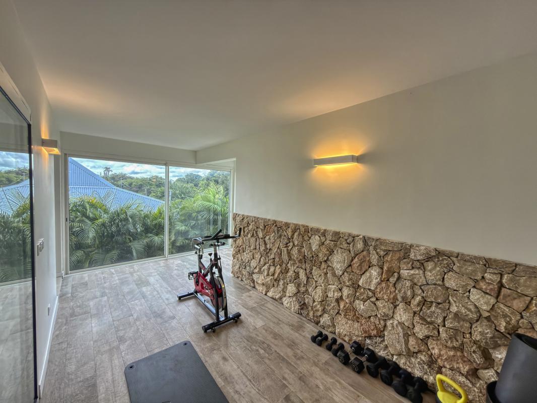 27.Location Villa piscine vue mer St François Guadeloupe_Salle de sport